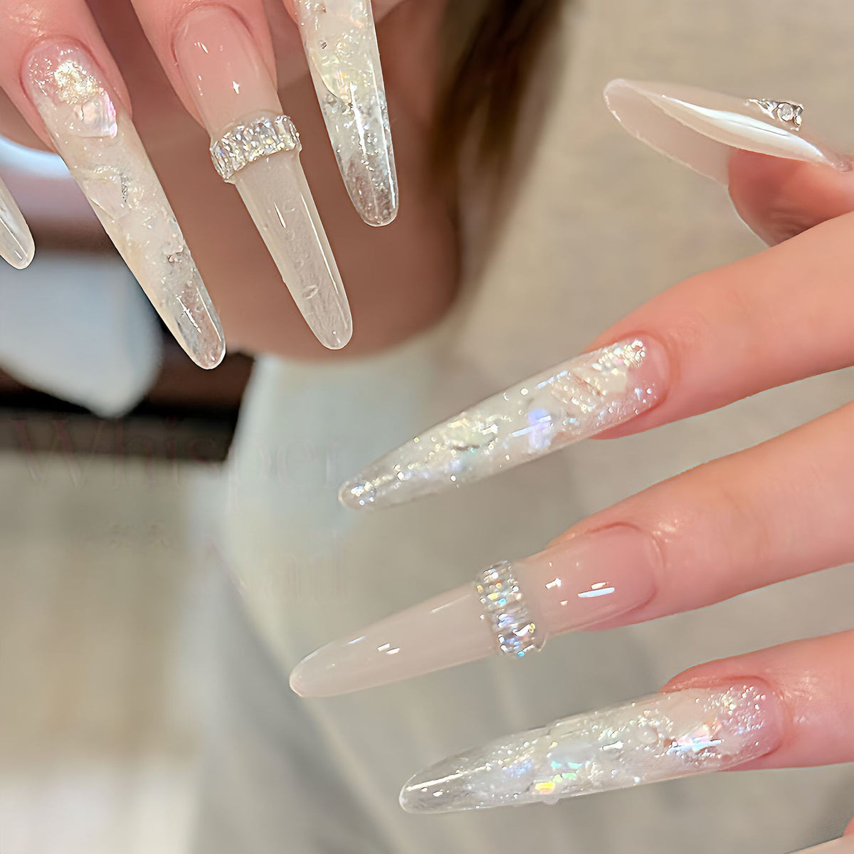 Hailey Glam • Ručno Rađeni Dugi Almond Nokti (Cirkoni & Sedef)